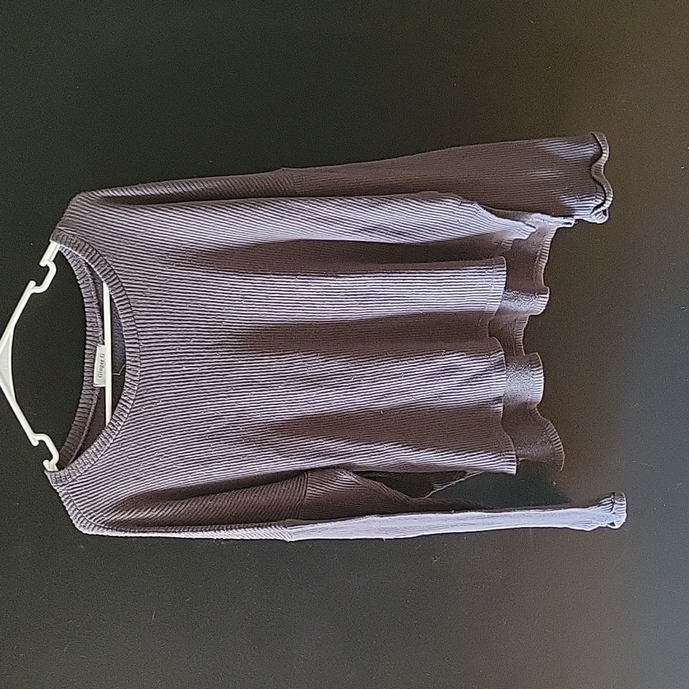 Grey top